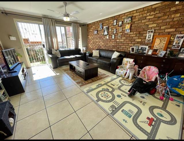 3 BEDROOM TOWNHOUSE FOR SALE IN NOORDHEUWEL